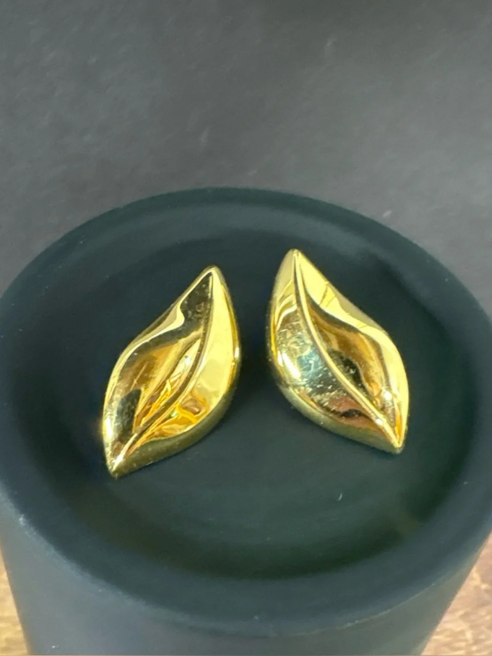 Vintage Gold Leaf-Shaped Women's Earrings - Classic Gold Tone
